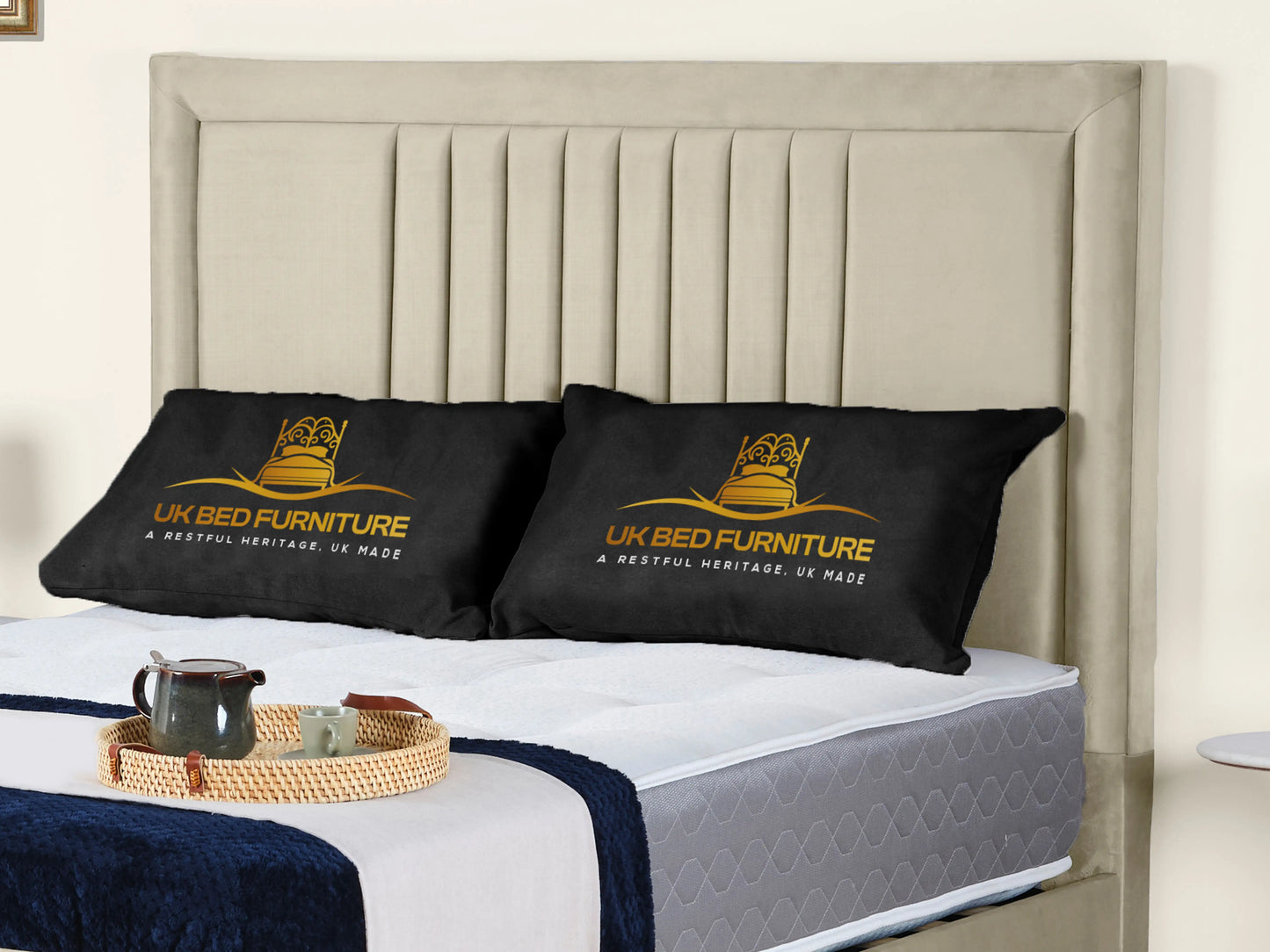 Cannas upholstered bed
