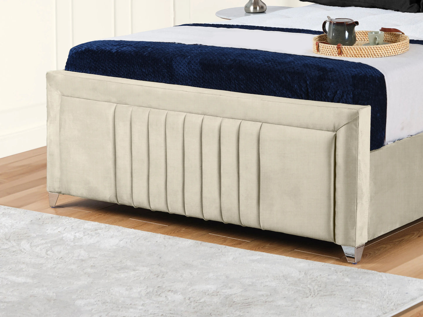 Cannas upholstered bed