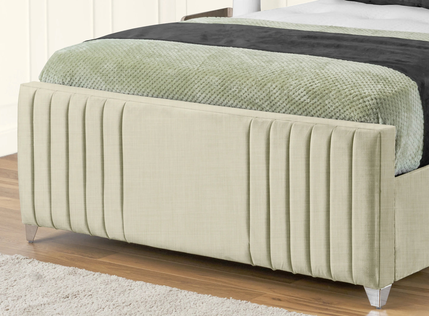 Elise lined winged Upholstered Bed