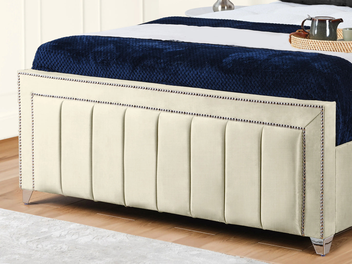 Serena Upholstered bed
