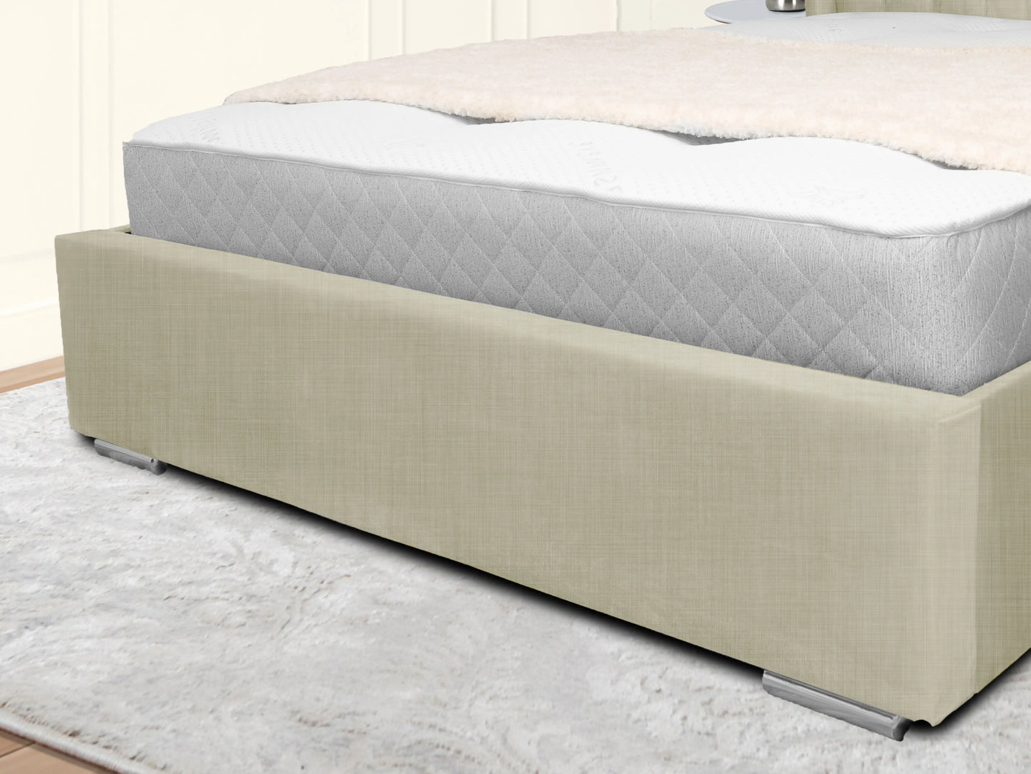 Middleton Winged Upholstered Bed