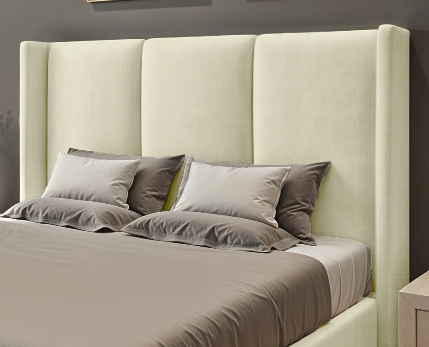 Miami winged Upholstered Bed