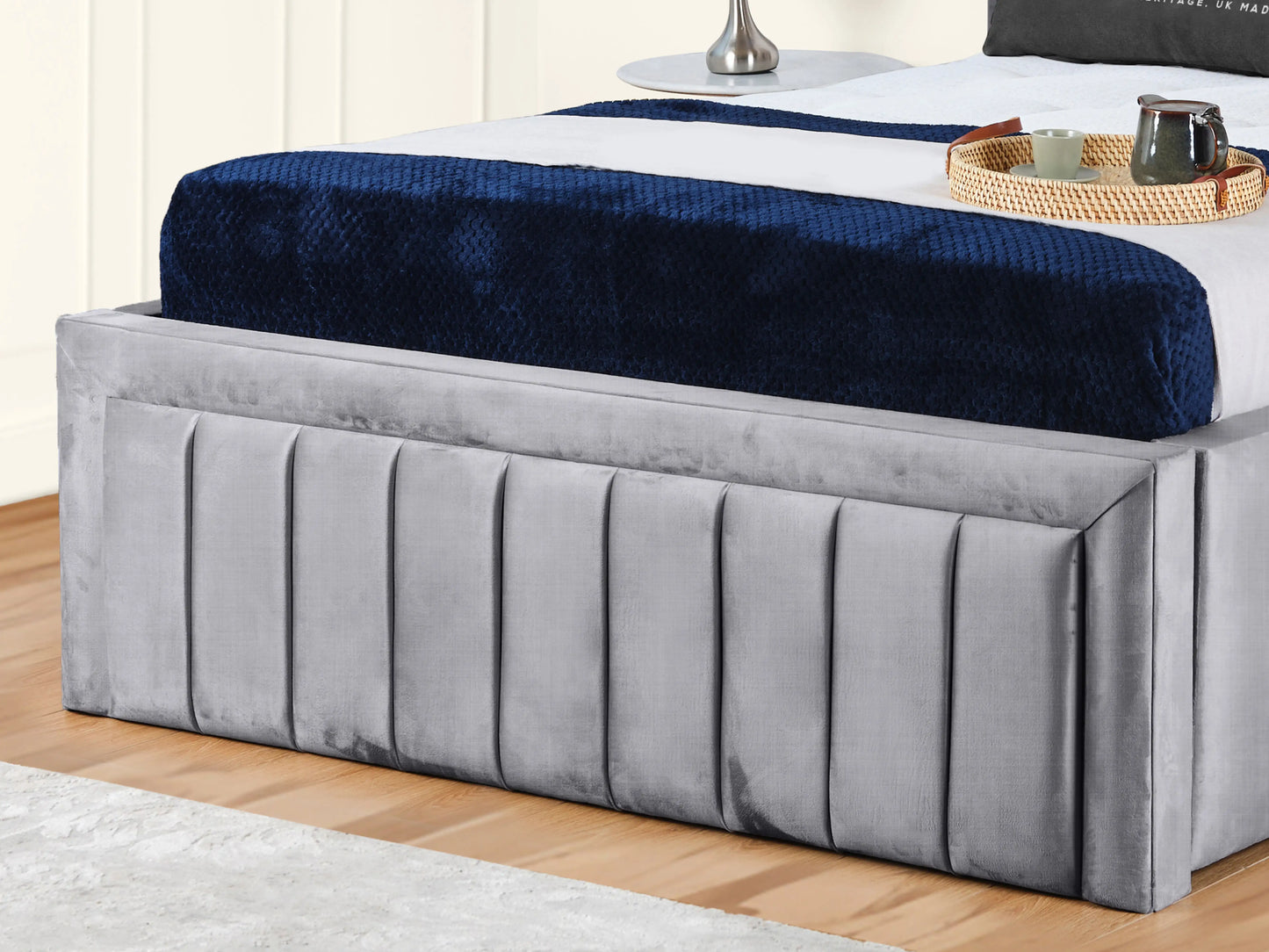 Grand panel Upholstered bed