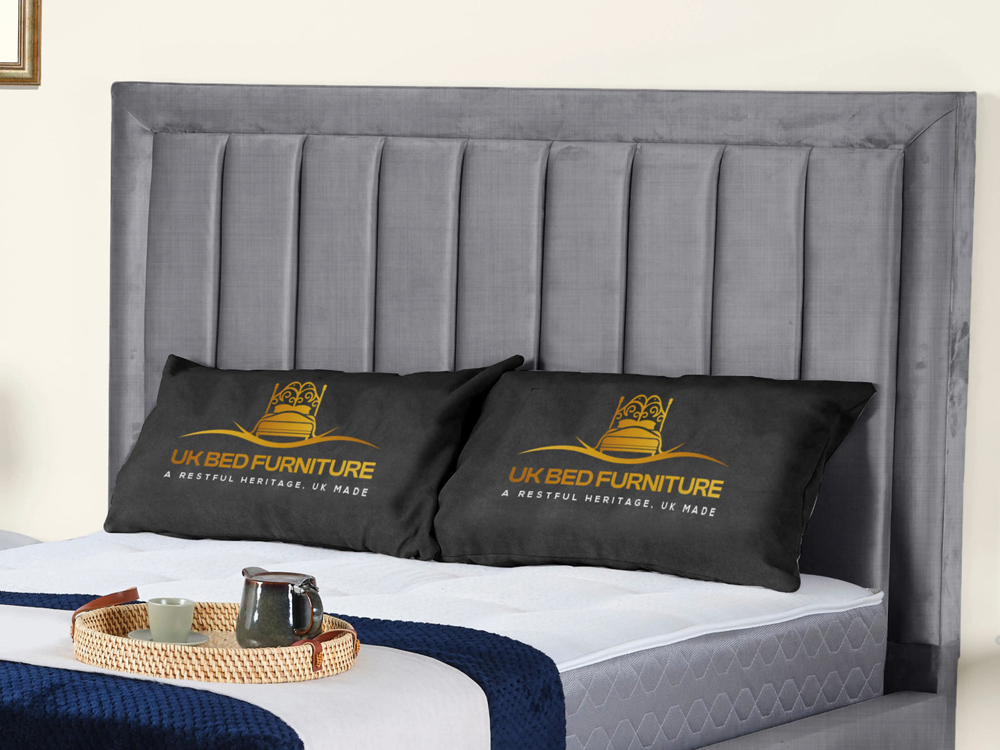 Grand panel Upholstered bed