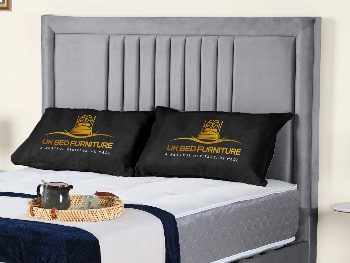 Cannas upholstered bed