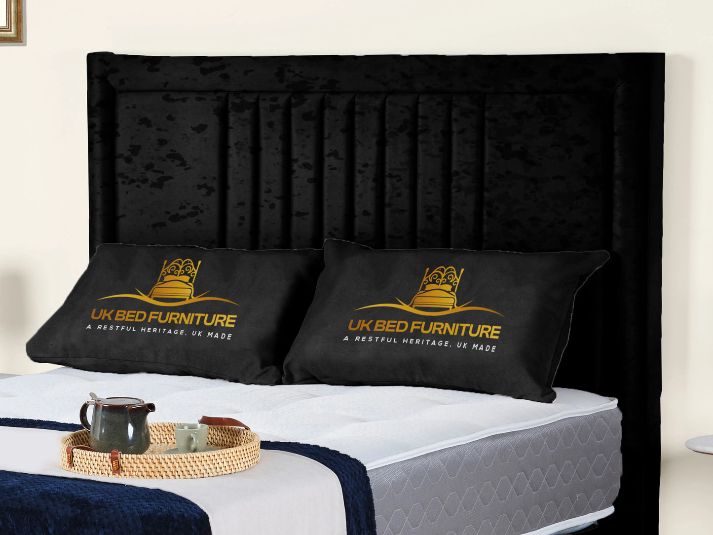 Cannas upholstered bed
