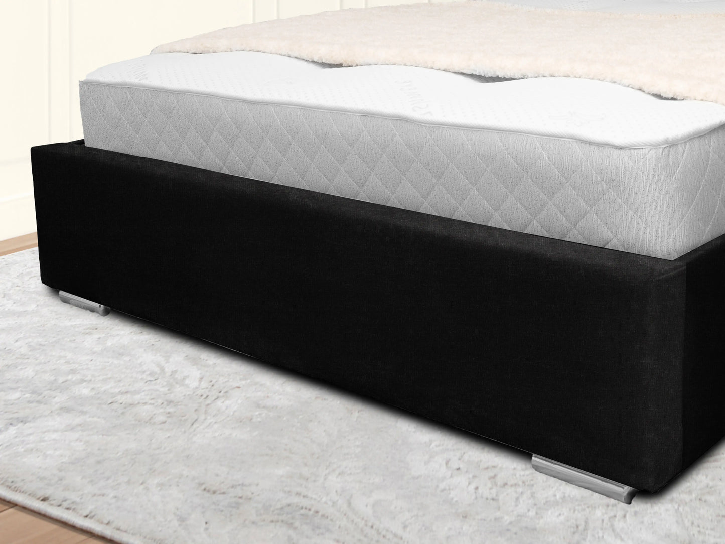 Middleton Winged Upholstered Bed