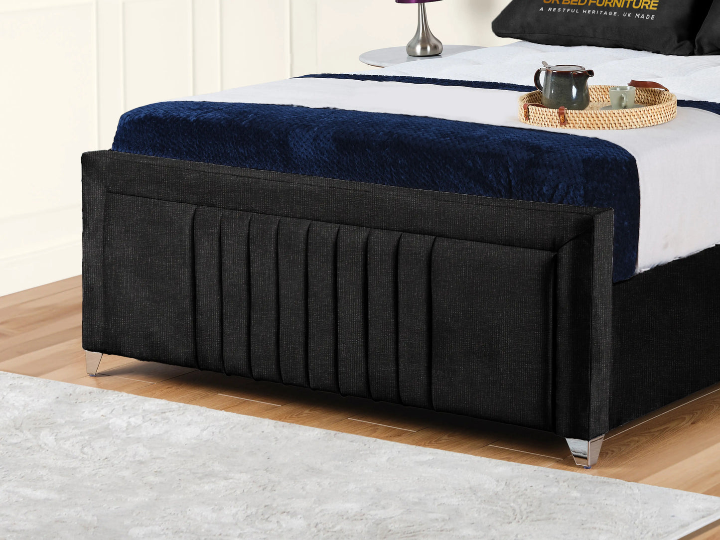 Cannas upholstered bed