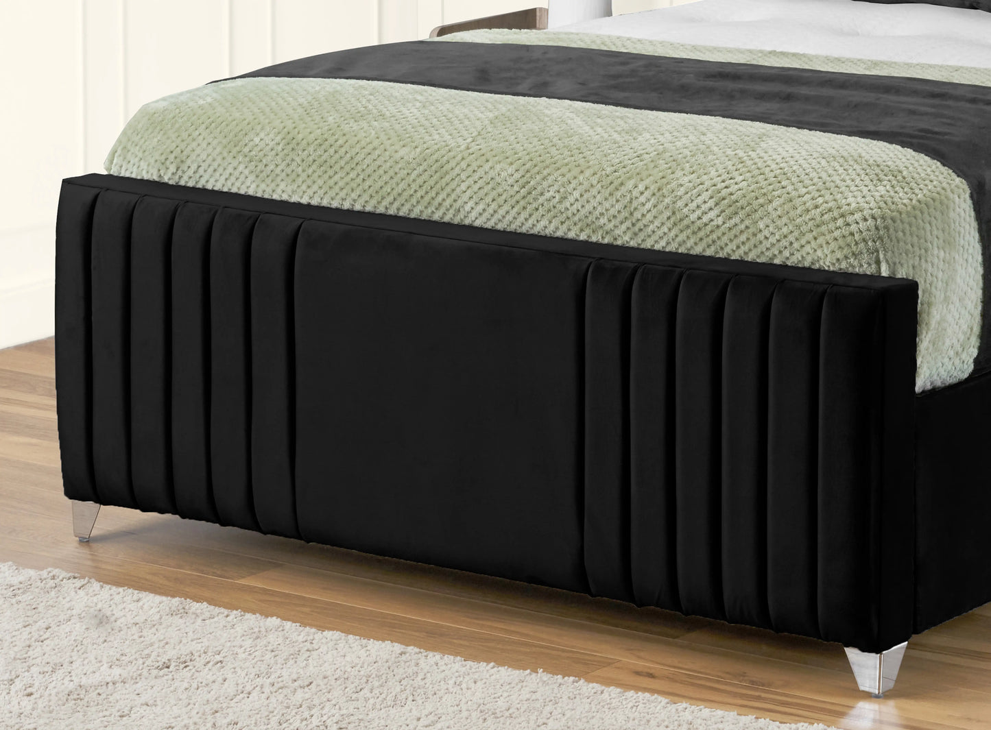 Elise lined winged Upholstered Bed