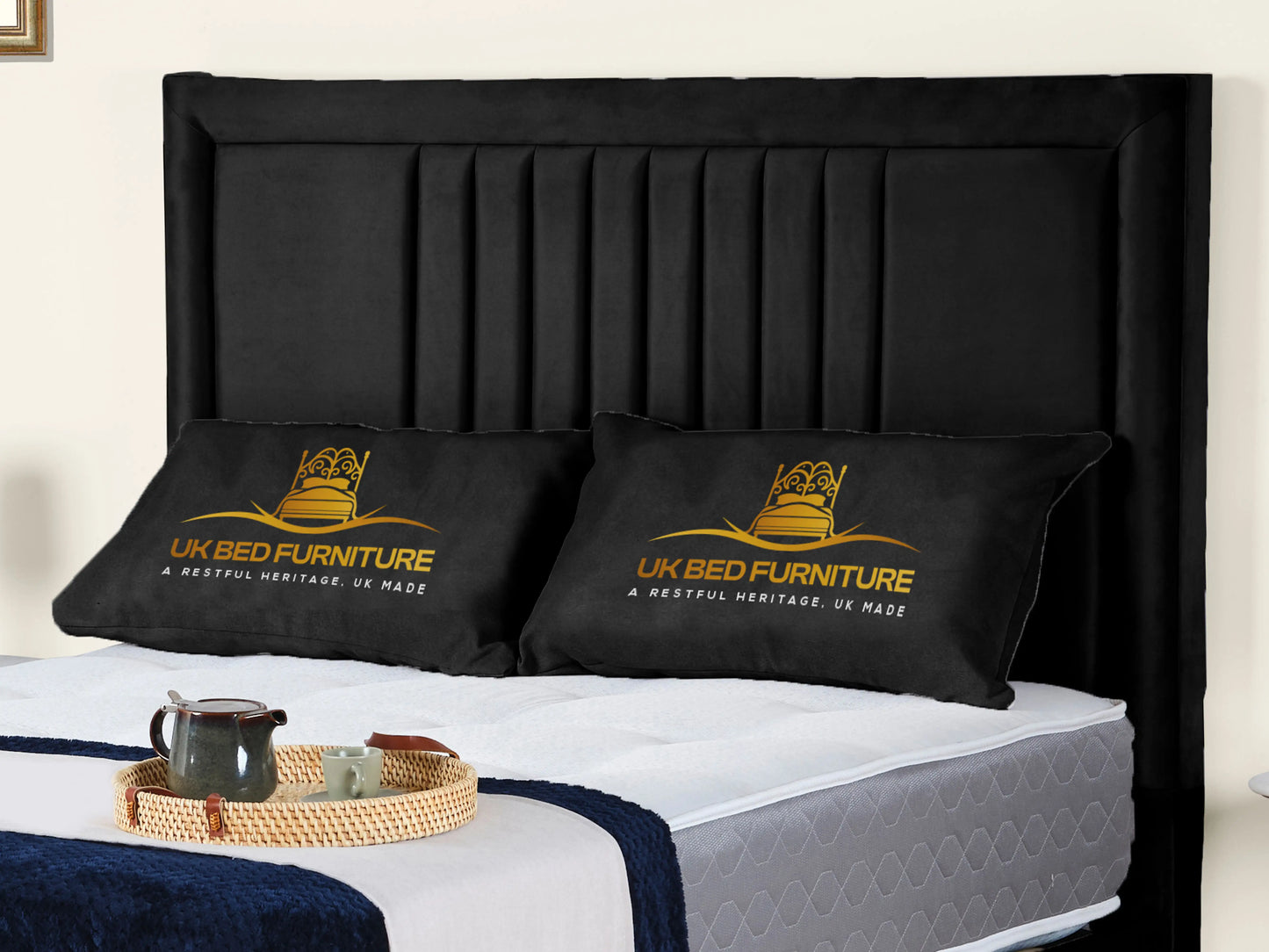 Cannas upholstered bed