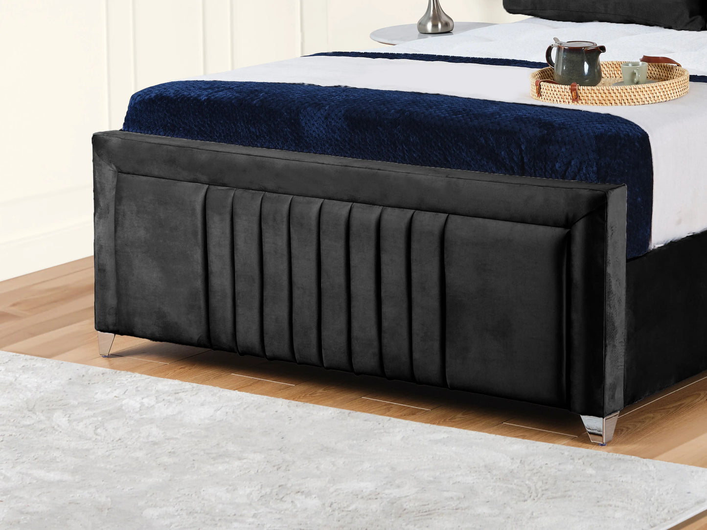 Cannas upholstered bed