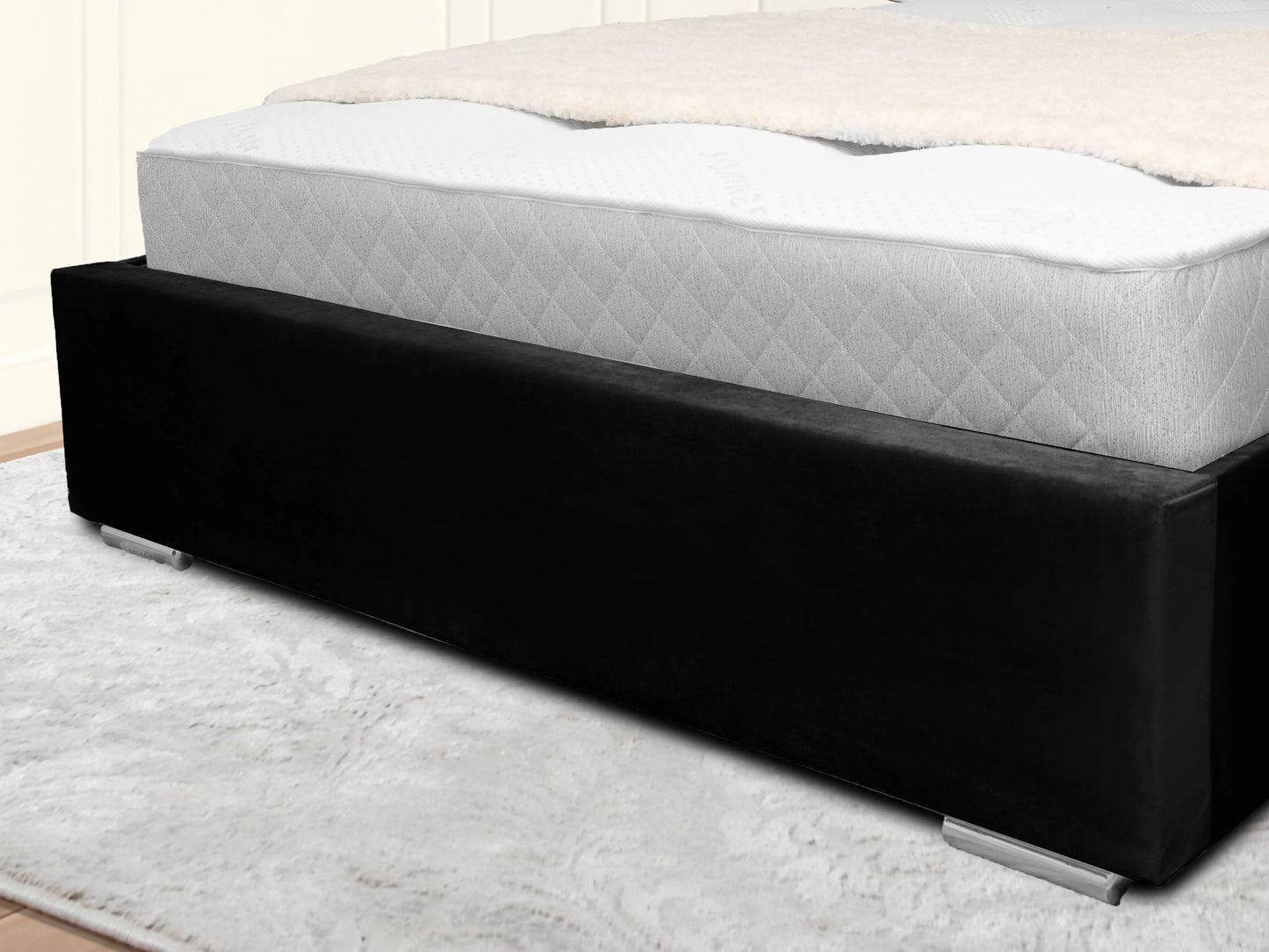 Middleton Winged Upholstered Bed