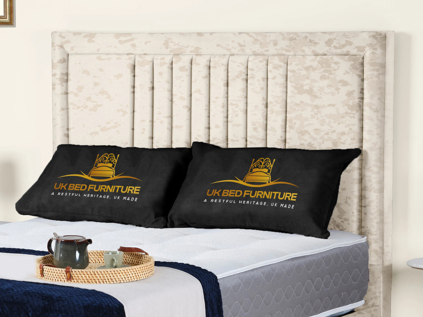 Cannas upholstered bed