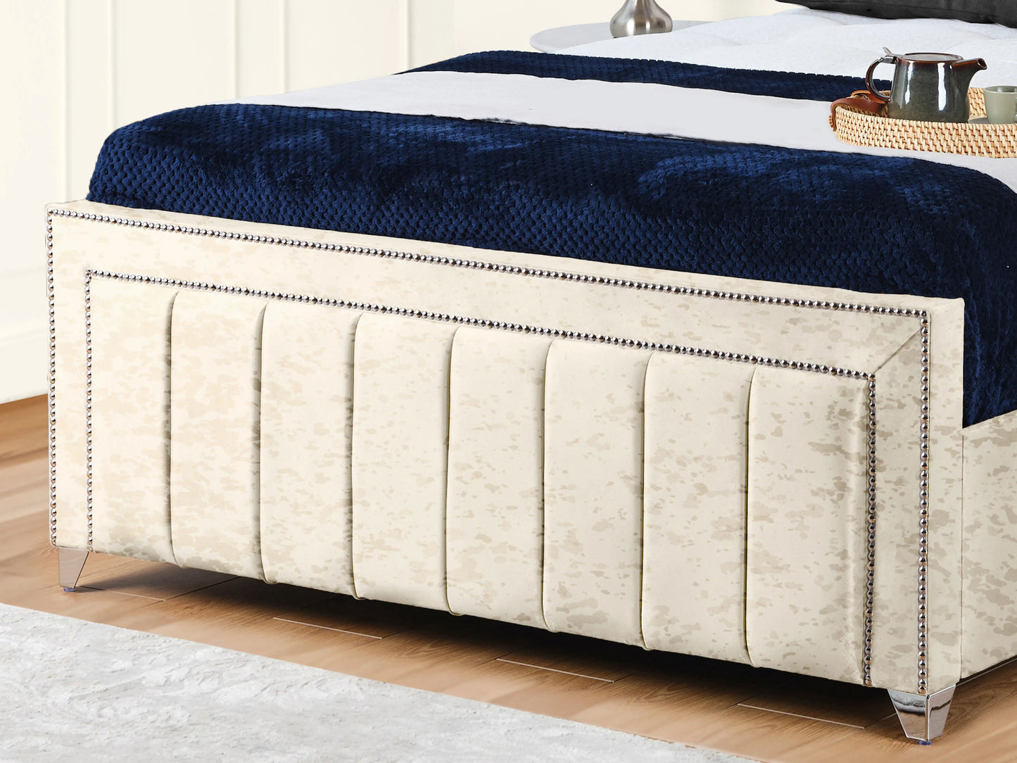Serena Upholstered bed