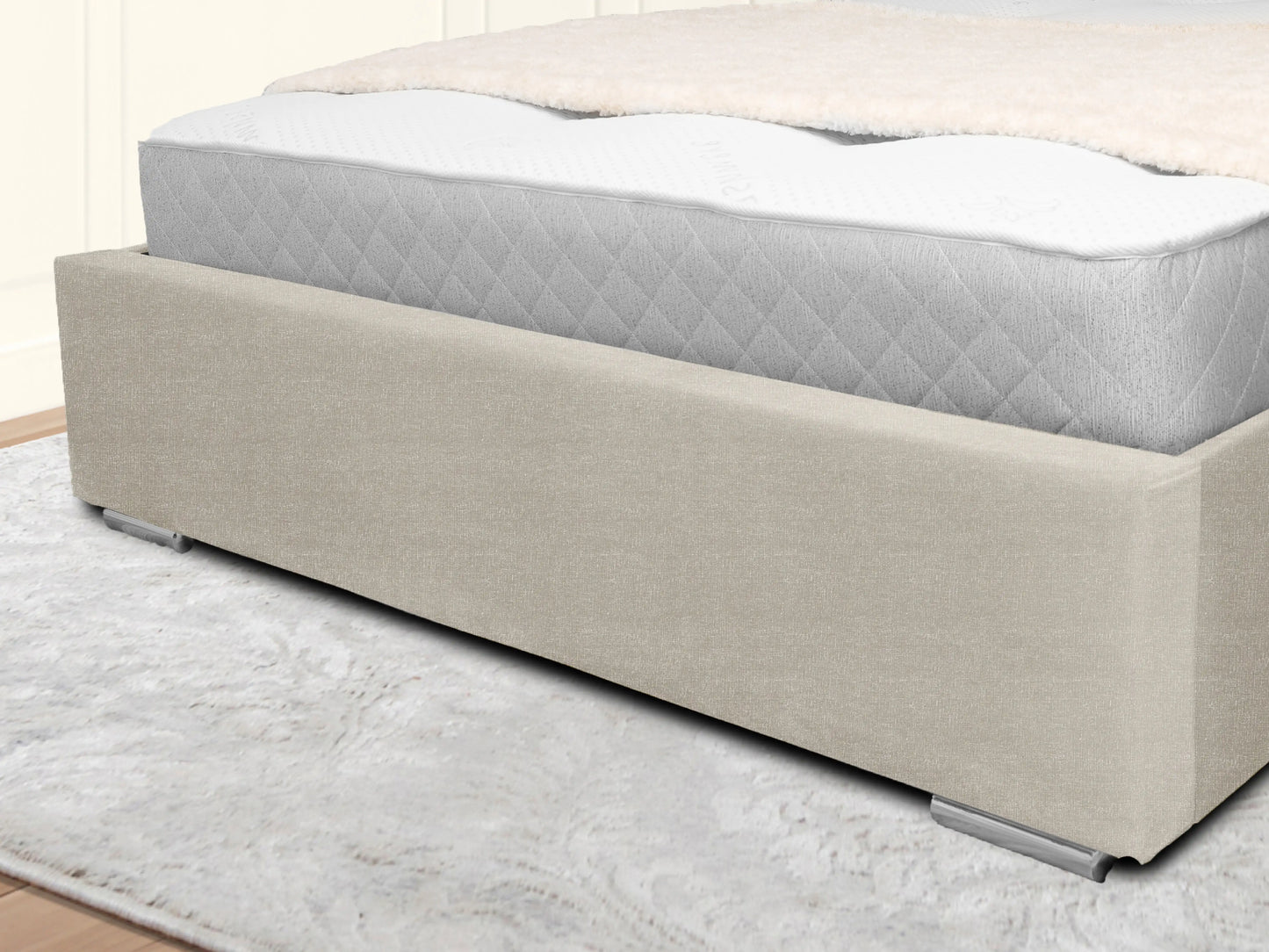 Middleton Winged Upholstered Bed