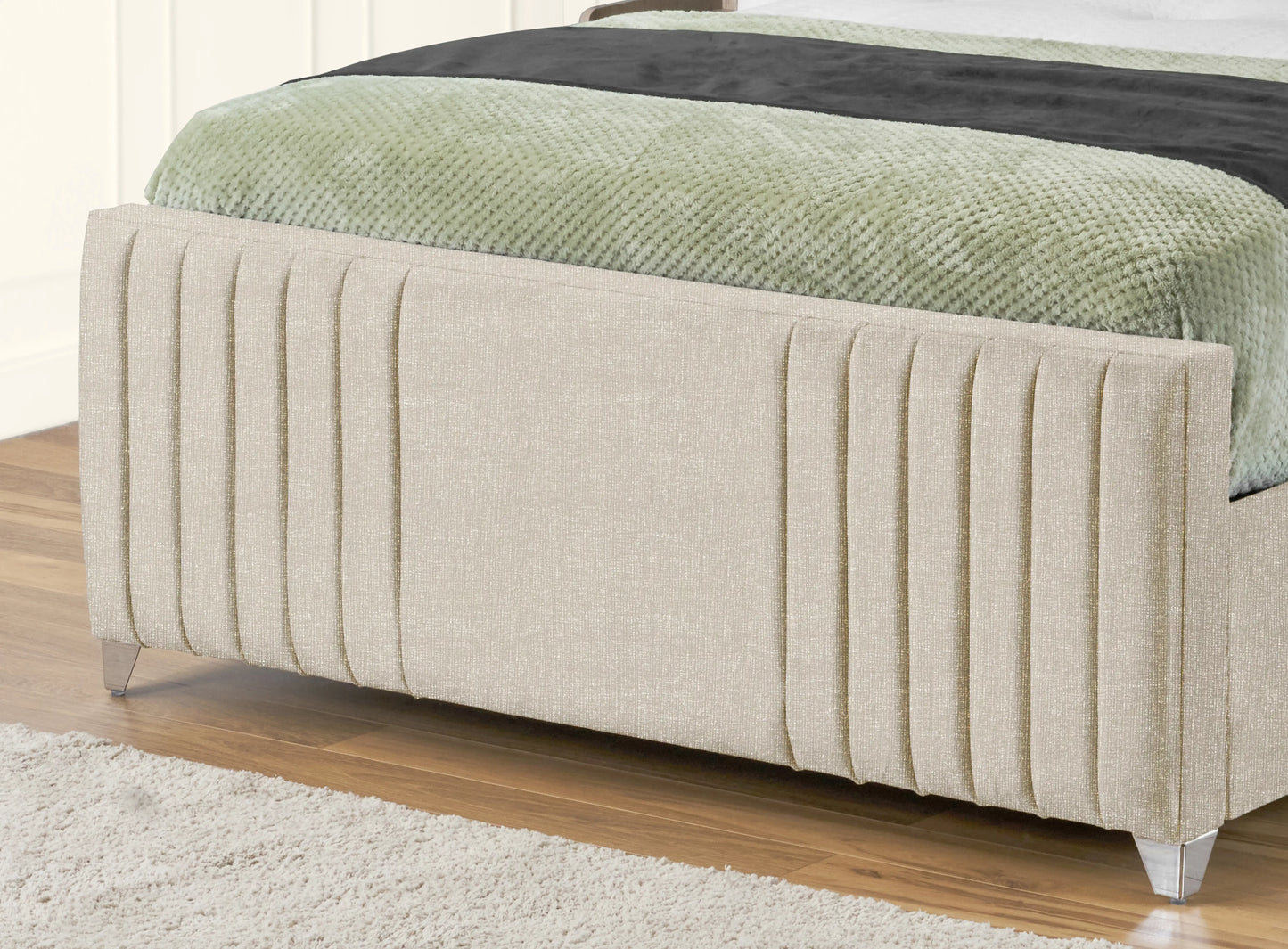 Elise lined winged Upholstered Bed