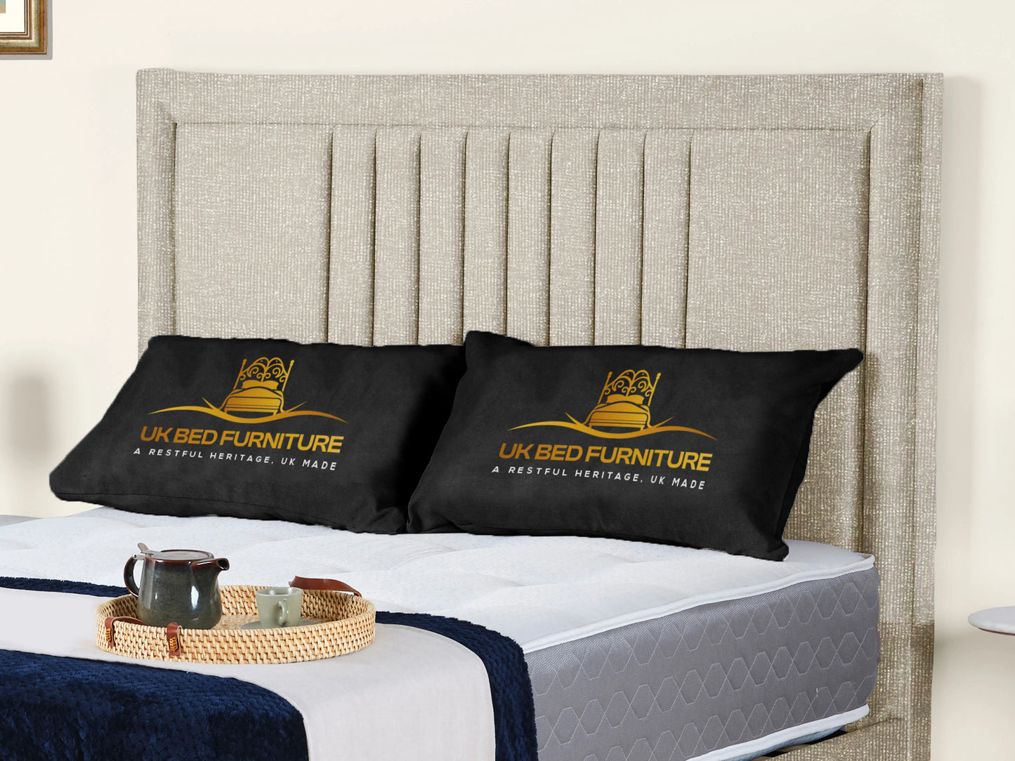 Cannas upholstered bed