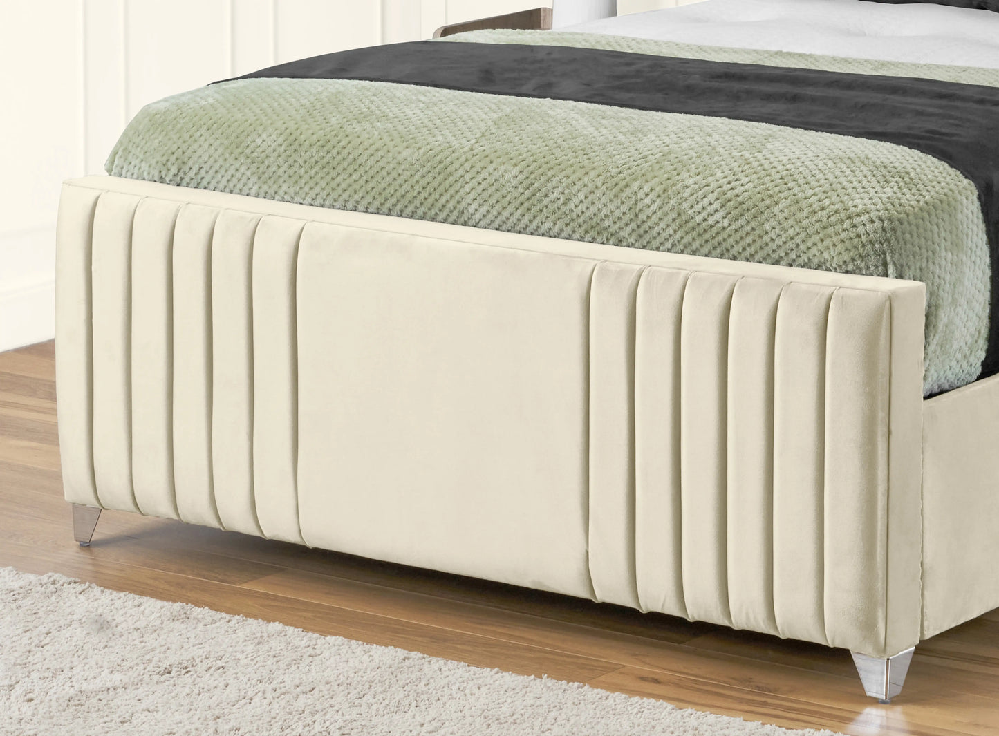 Elise lined winged Upholstered Bed