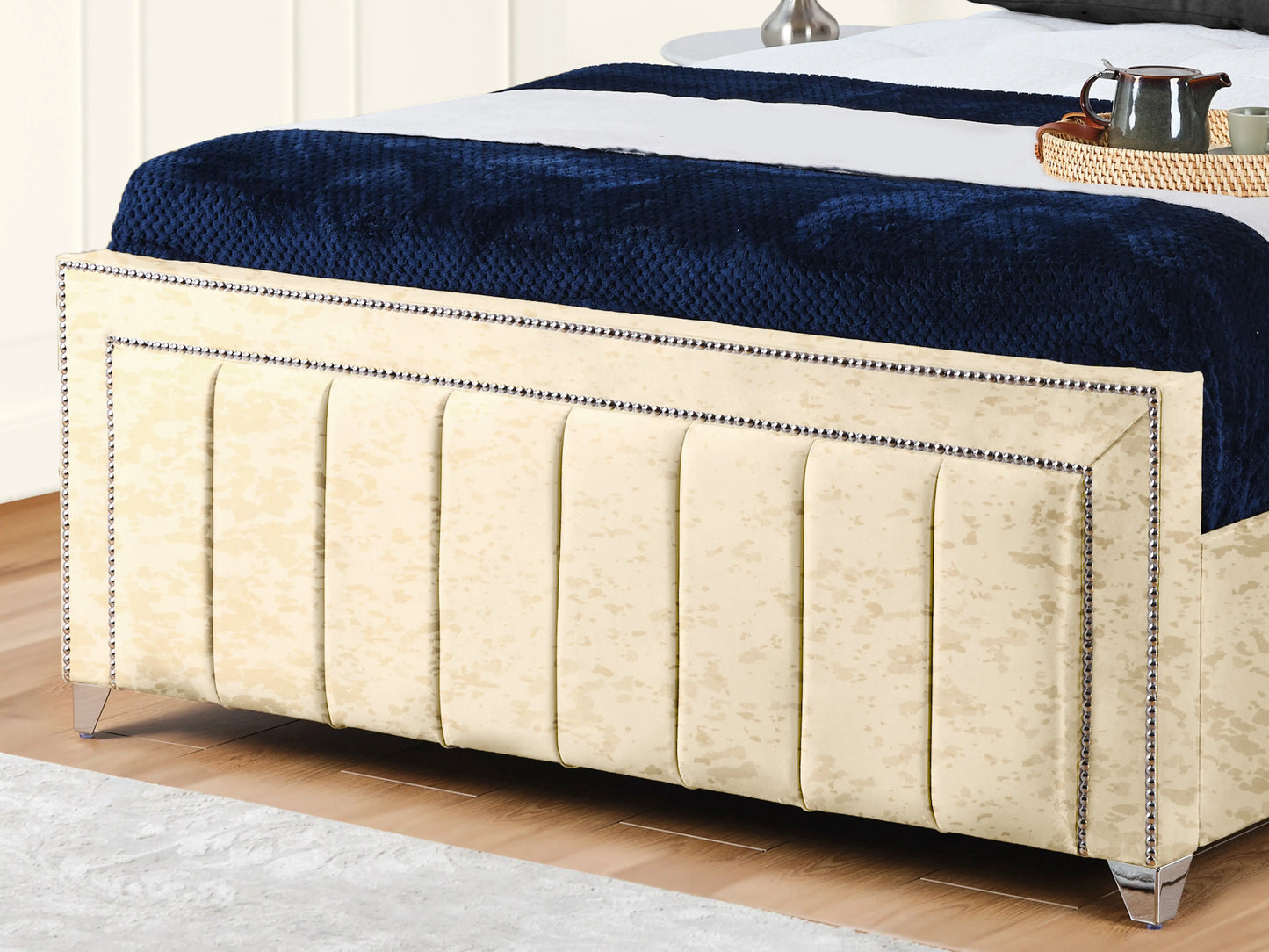 Serena Upholstered bed