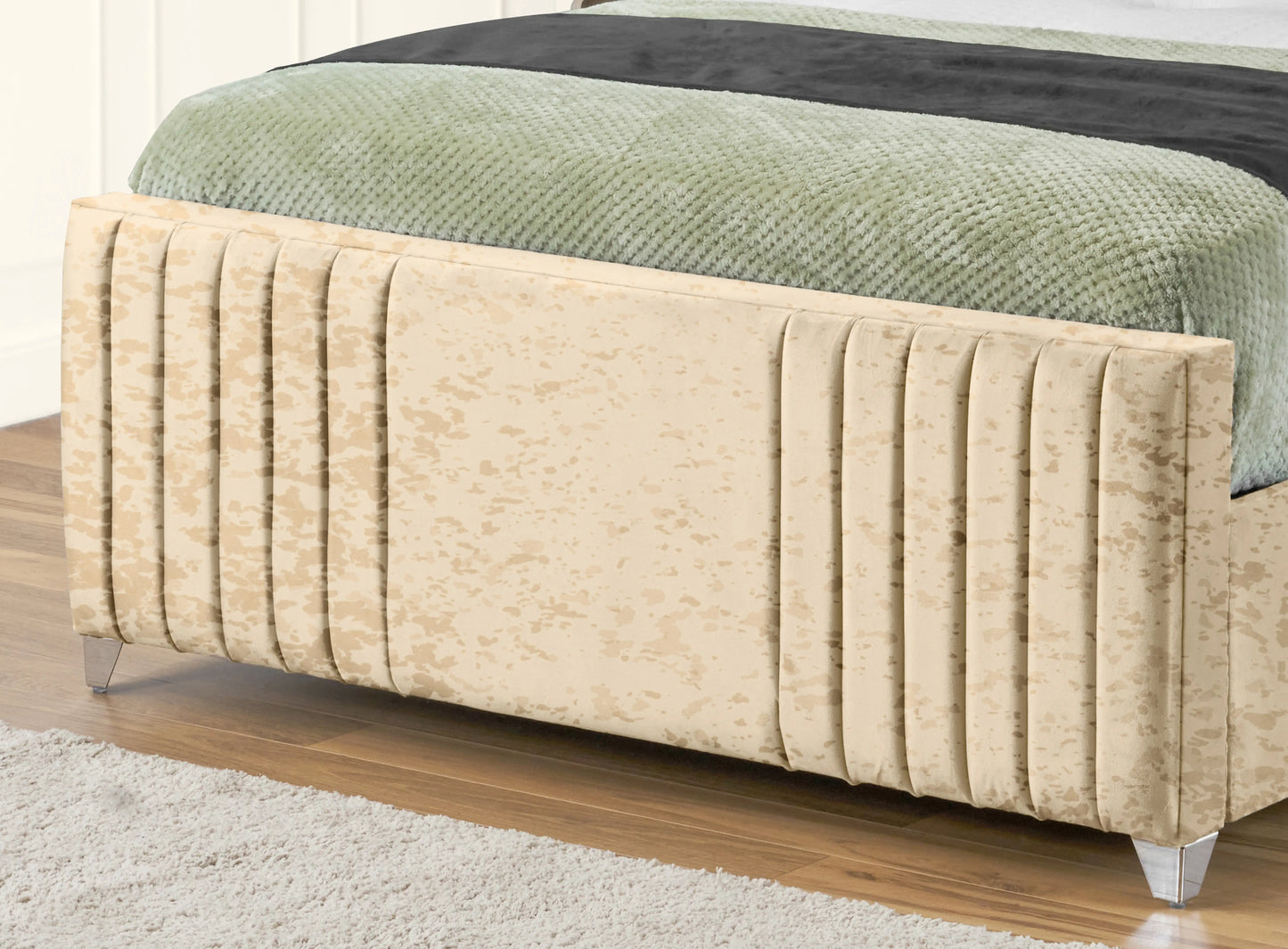 Elise lined winged Upholstered Bed