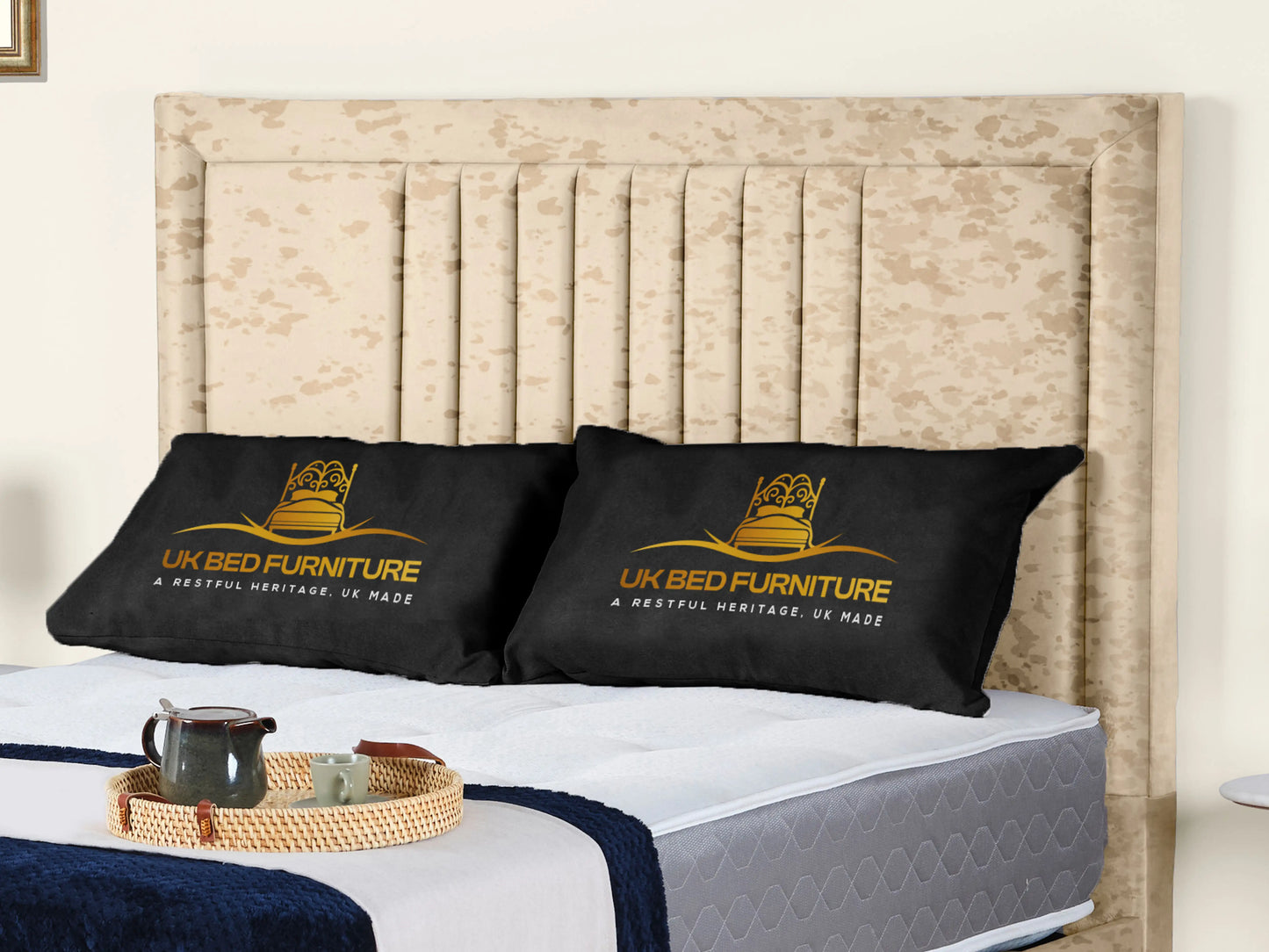 Cannas upholstered bed