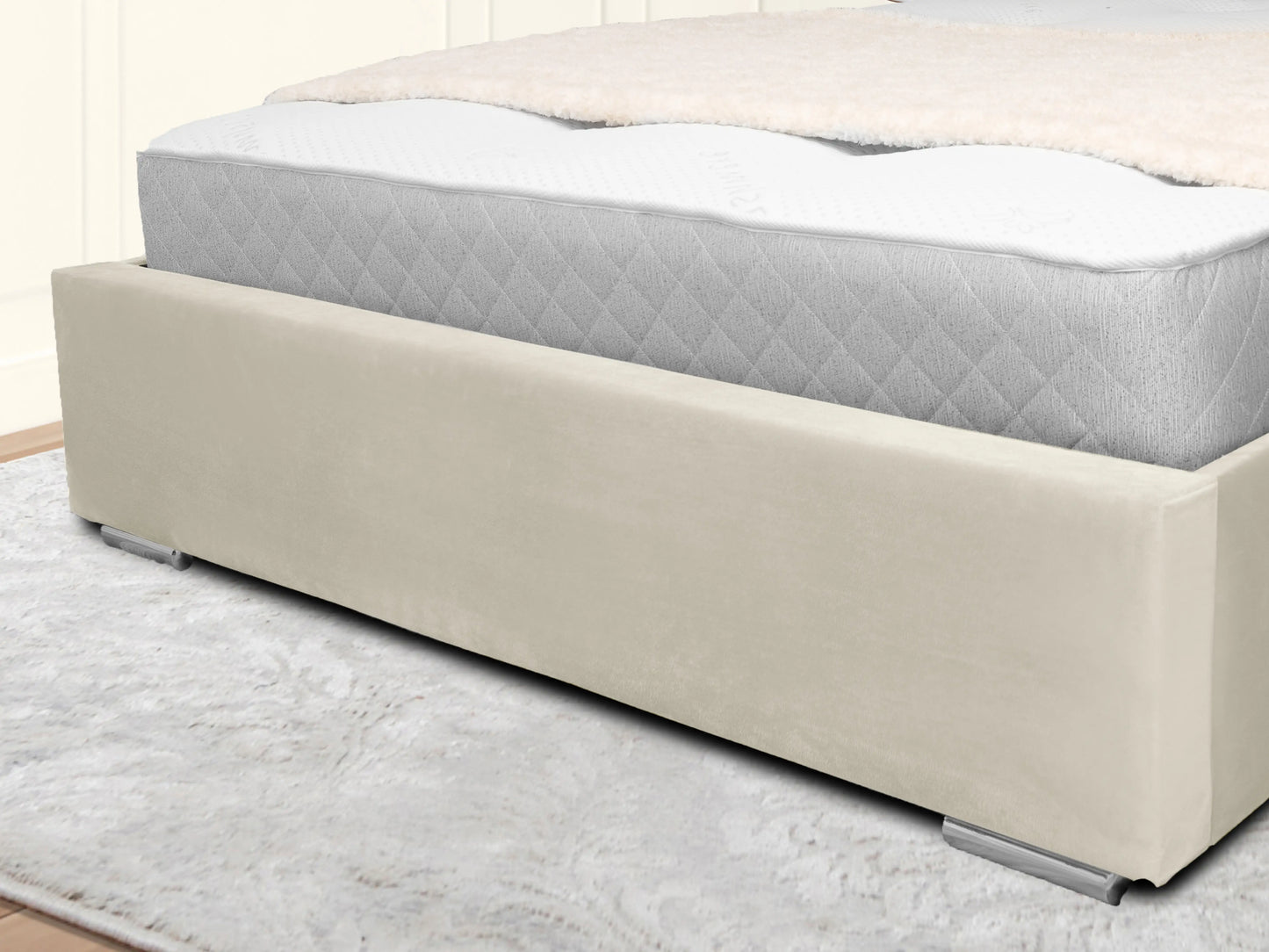 Middleton Winged Upholstered Bed