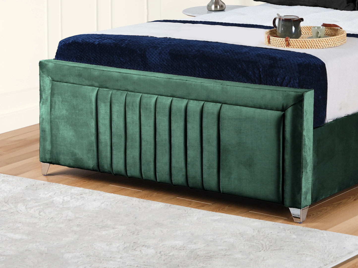 Cannas upholstered bed
