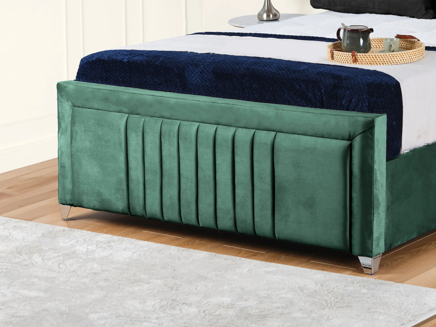 Cannas upholstered bed
