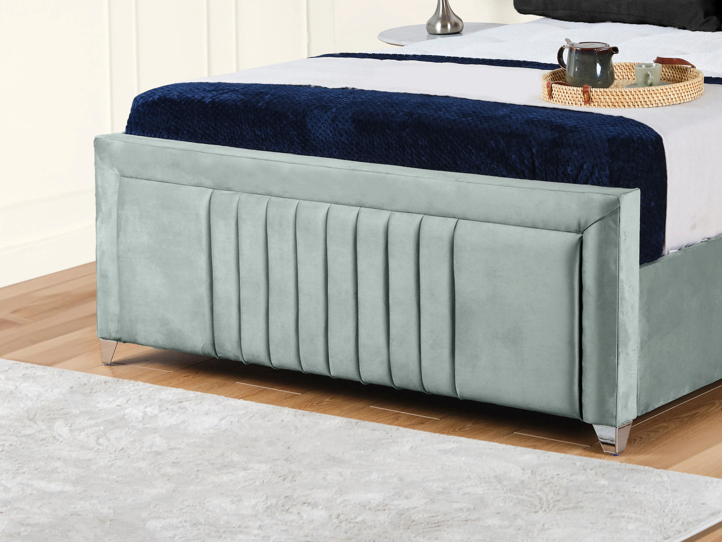 Cannas upholstered bed