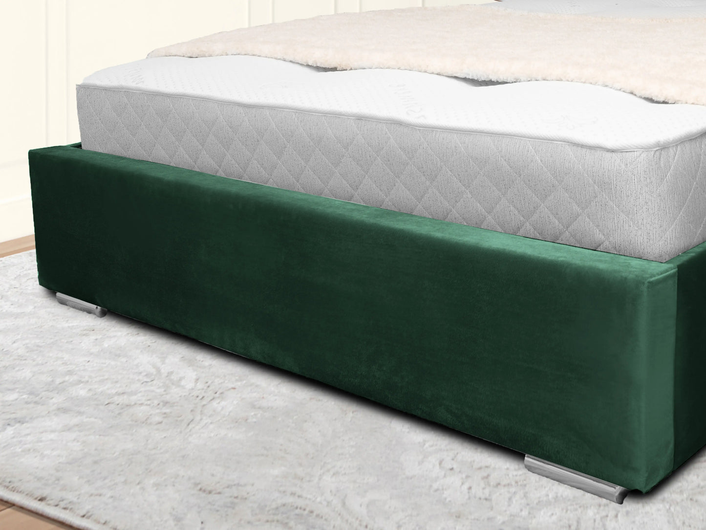 Middleton Winged Upholstered Bed