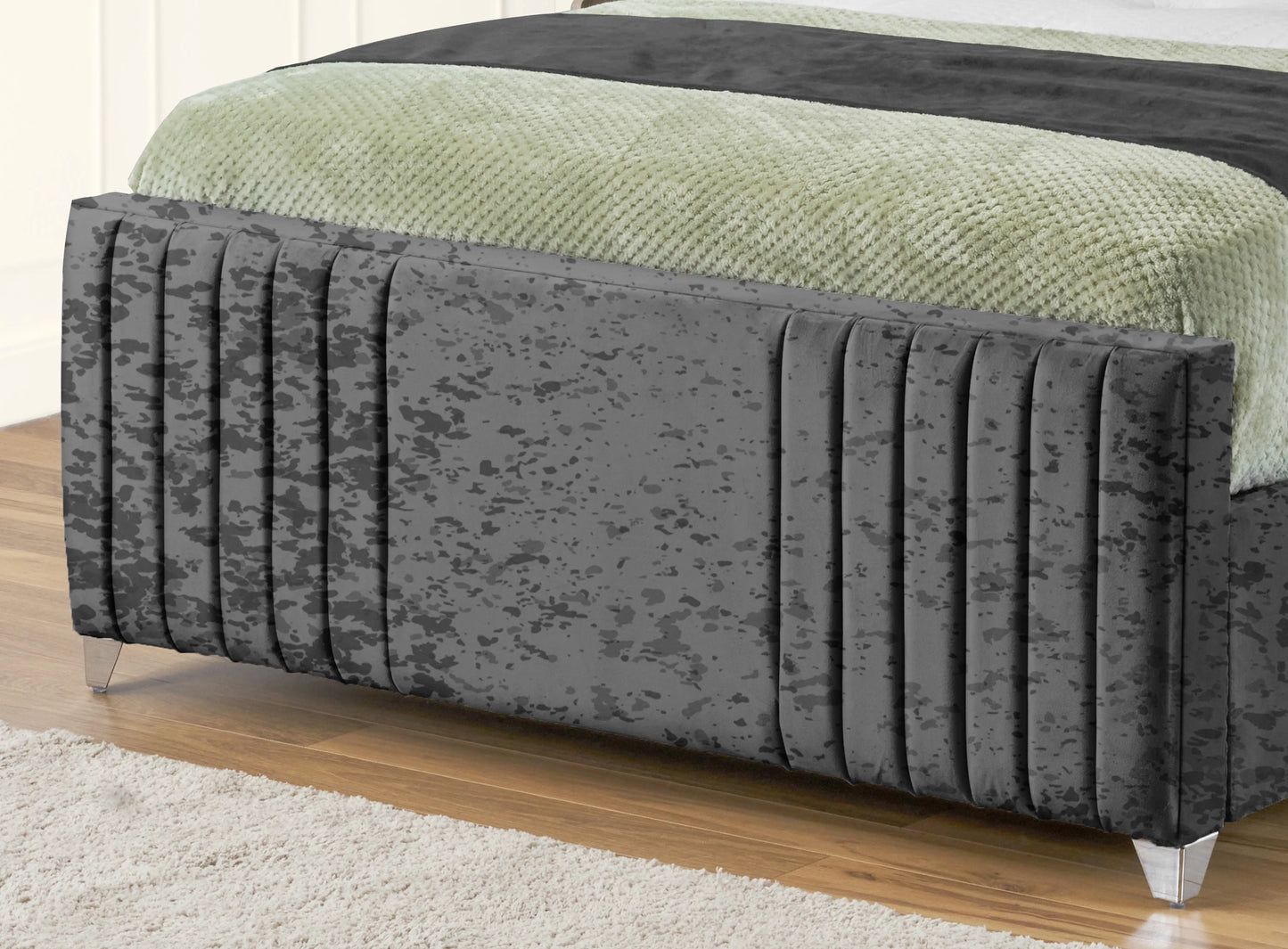 Elise lined winged Upholstered Bed