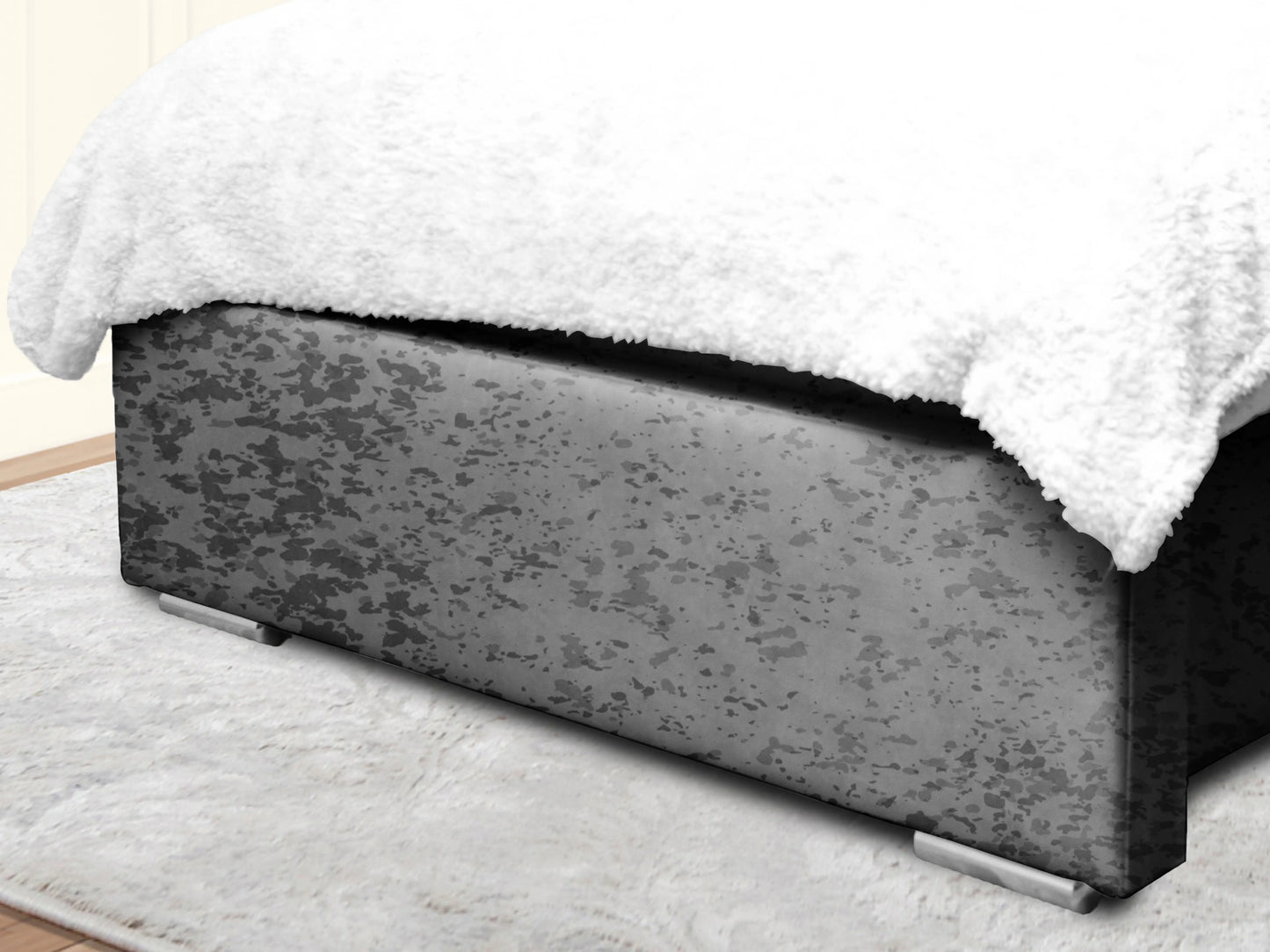 Miri Winged Upholstered Bed