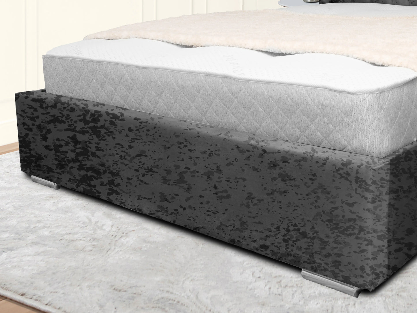 Middleton Winged Upholstered Bed