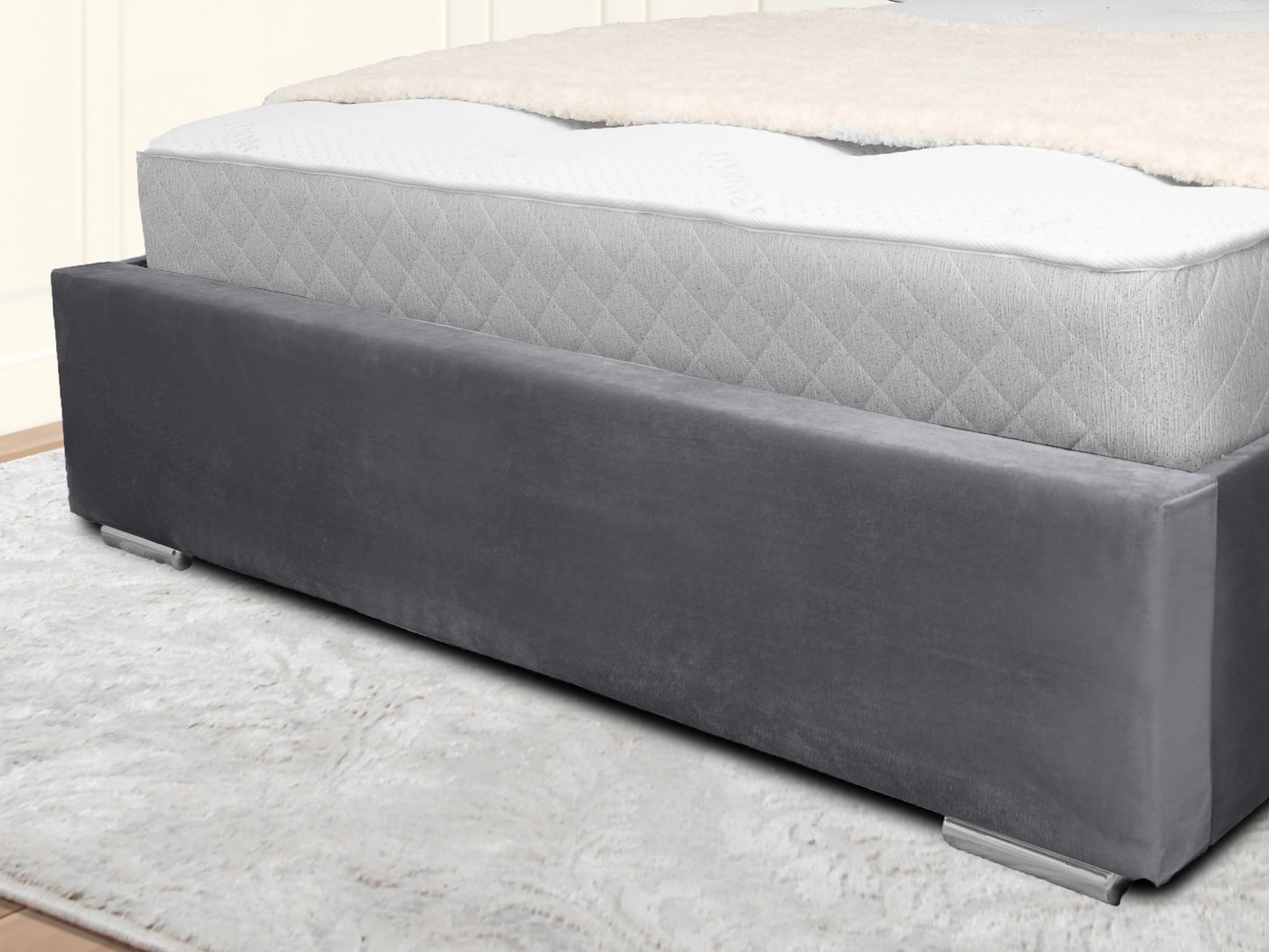 Middleton Winged Upholstered Bed