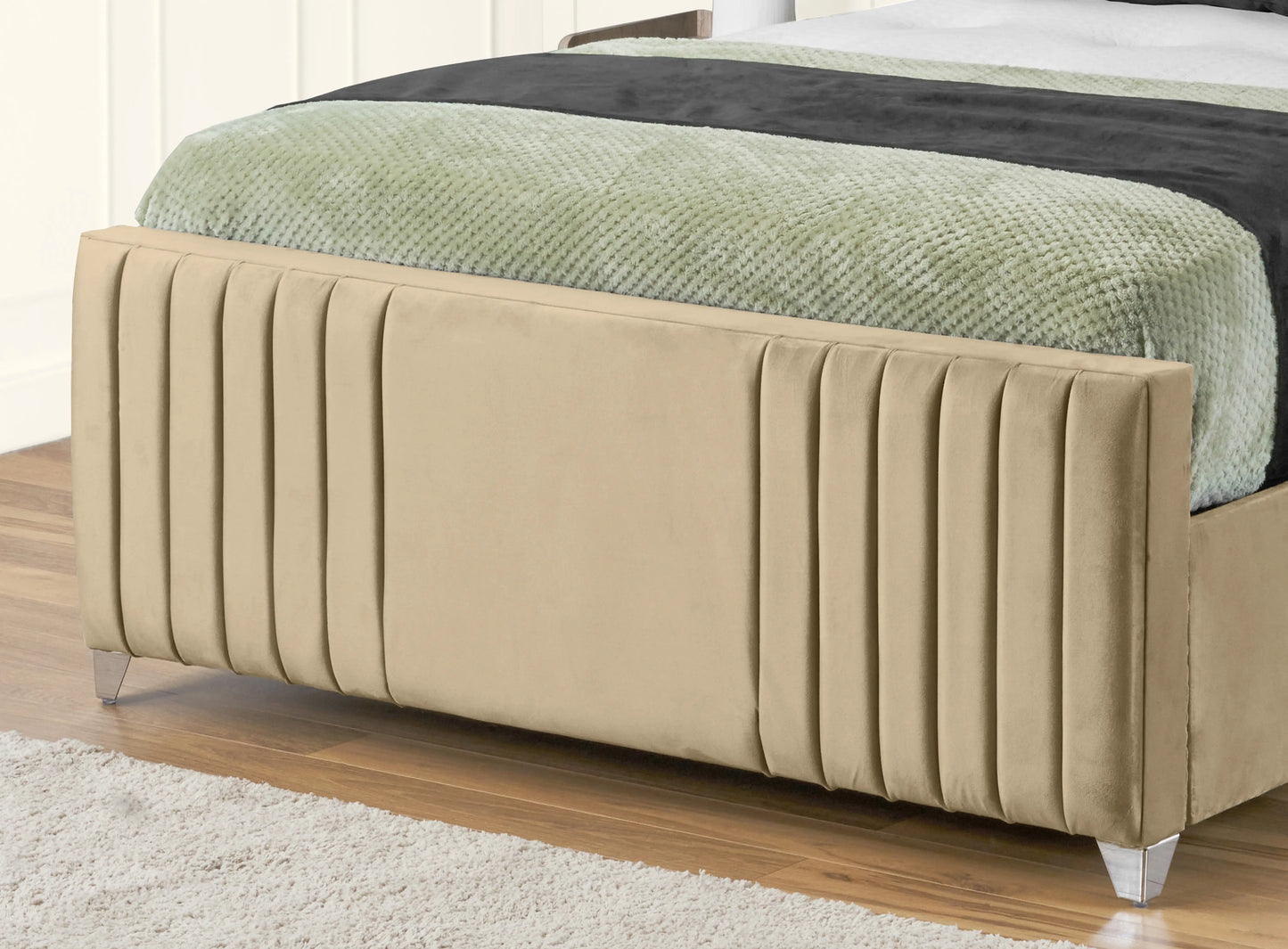 Elise lined winged Upholstered Bed