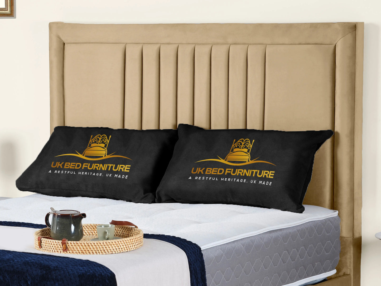 Cannas upholstered bed