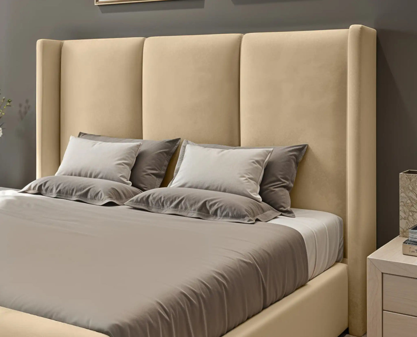 Miami winged Upholstered Bed