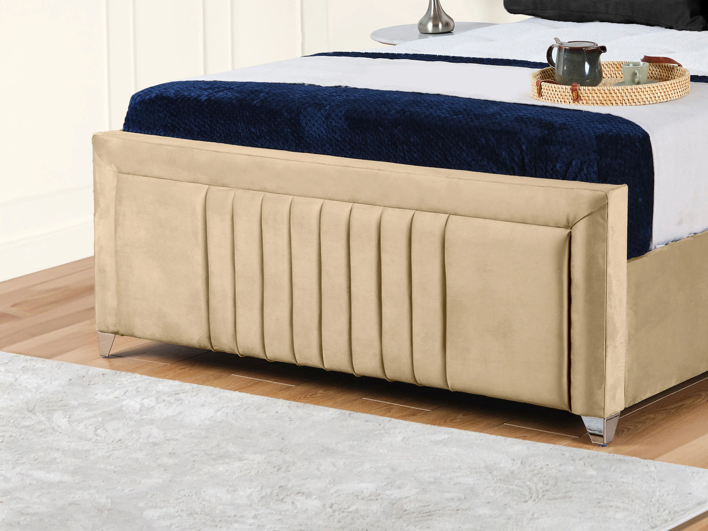 Cannas upholstered bed