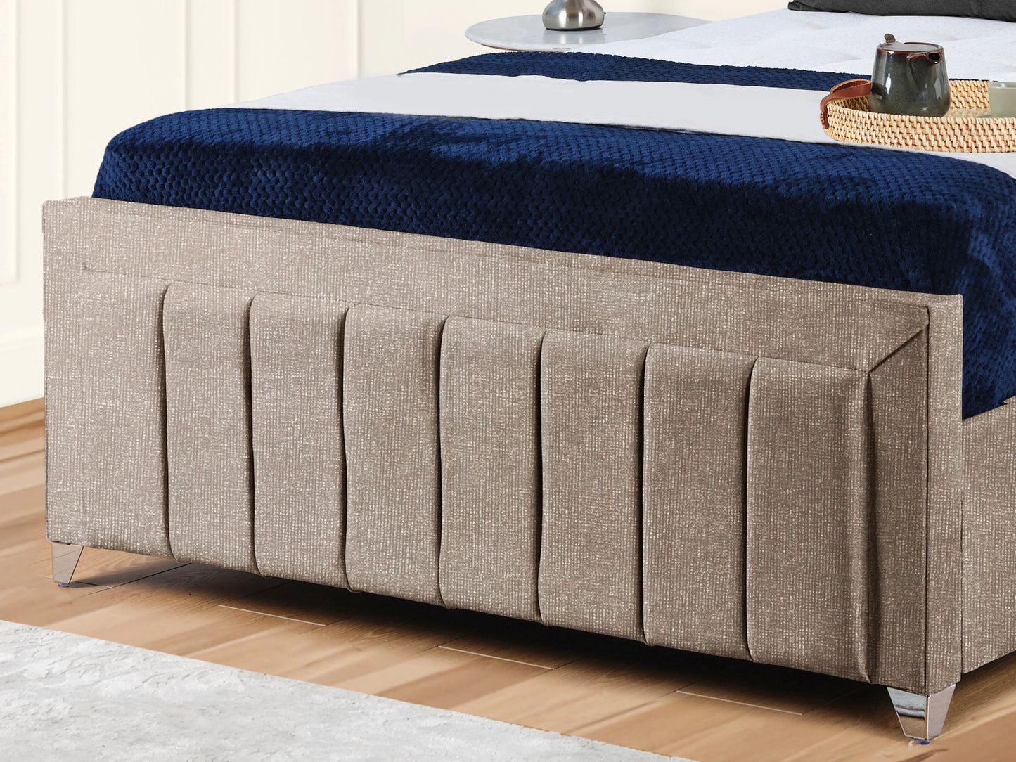 Sierra upholstered Bed