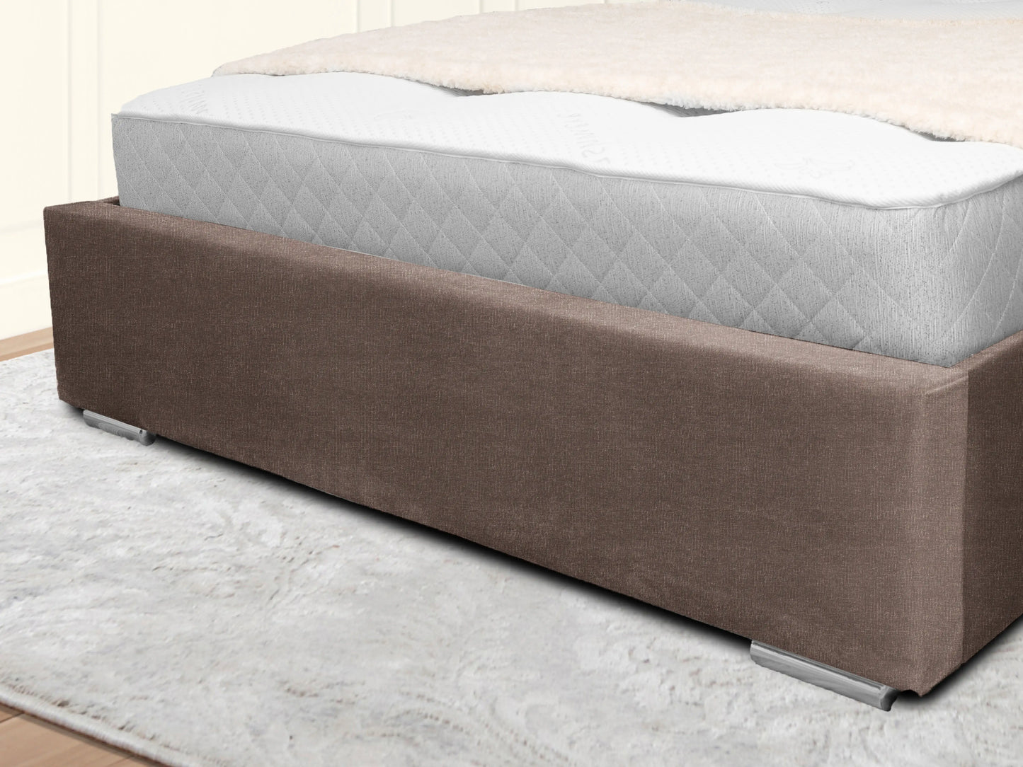 Middleton Winged Upholstered Bed