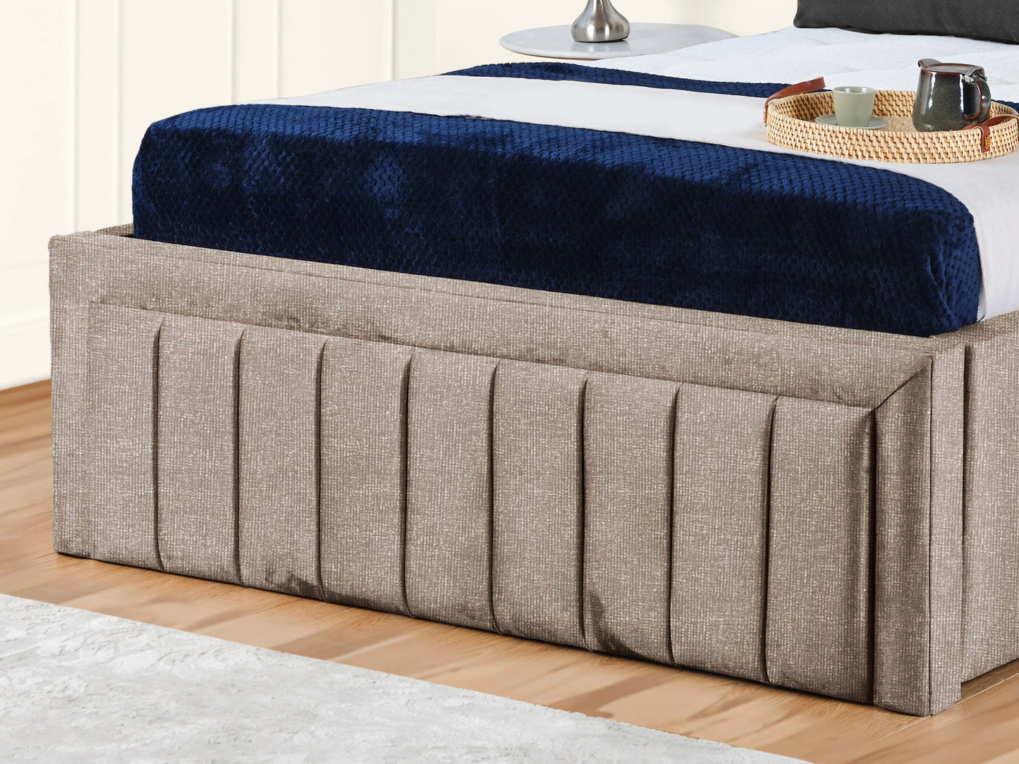 Grand panel Upholstered bed