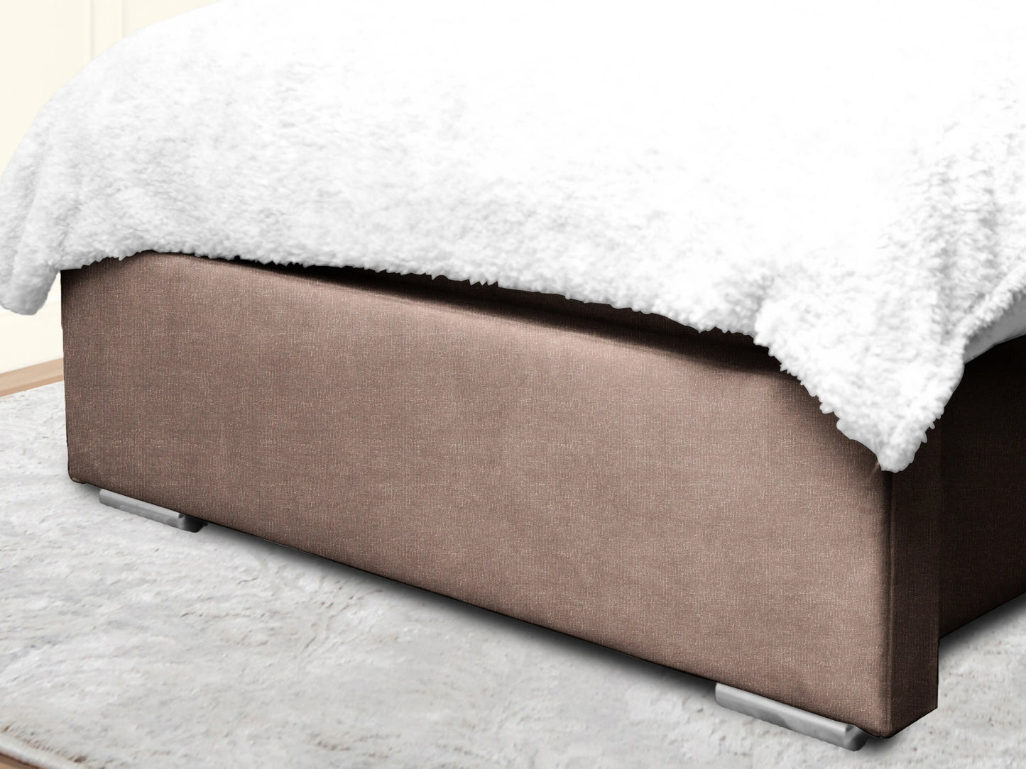 Miri Winged Upholstered Bed