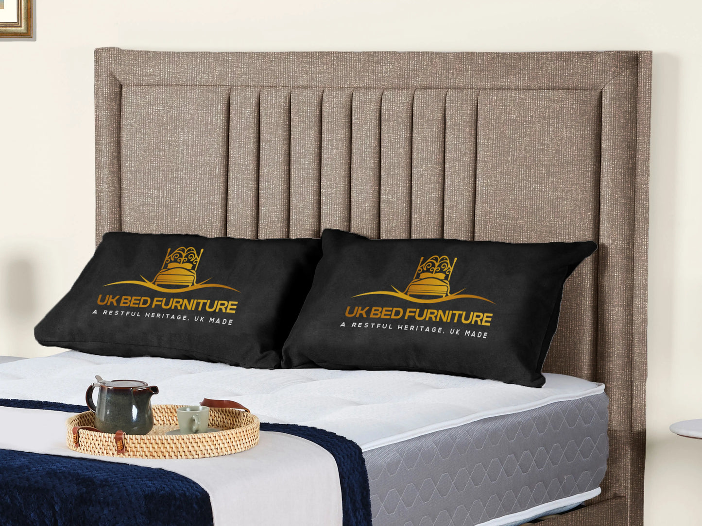 Cannas upholstered bed