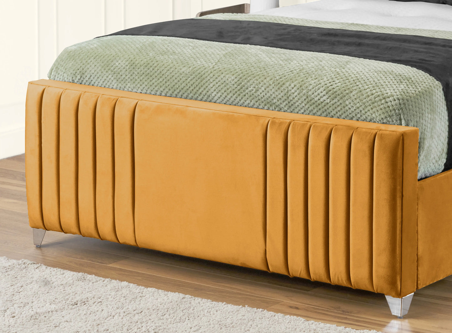 Elise lined winged Upholstered Bed