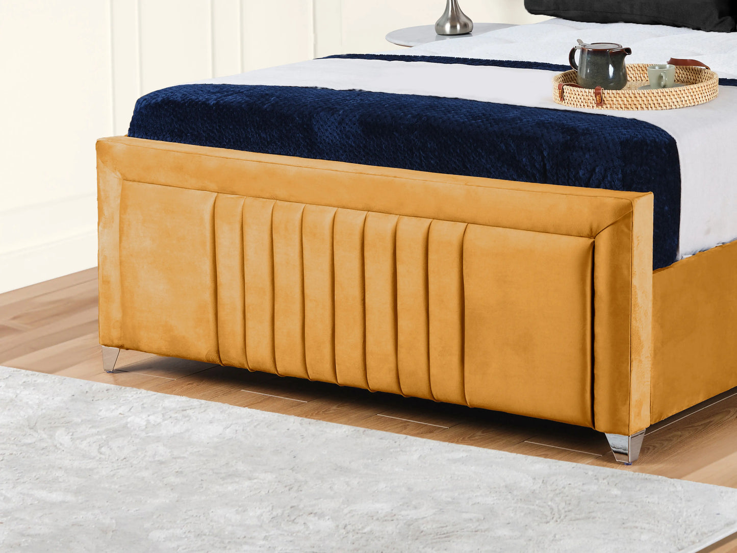 Cannas upholstered bed