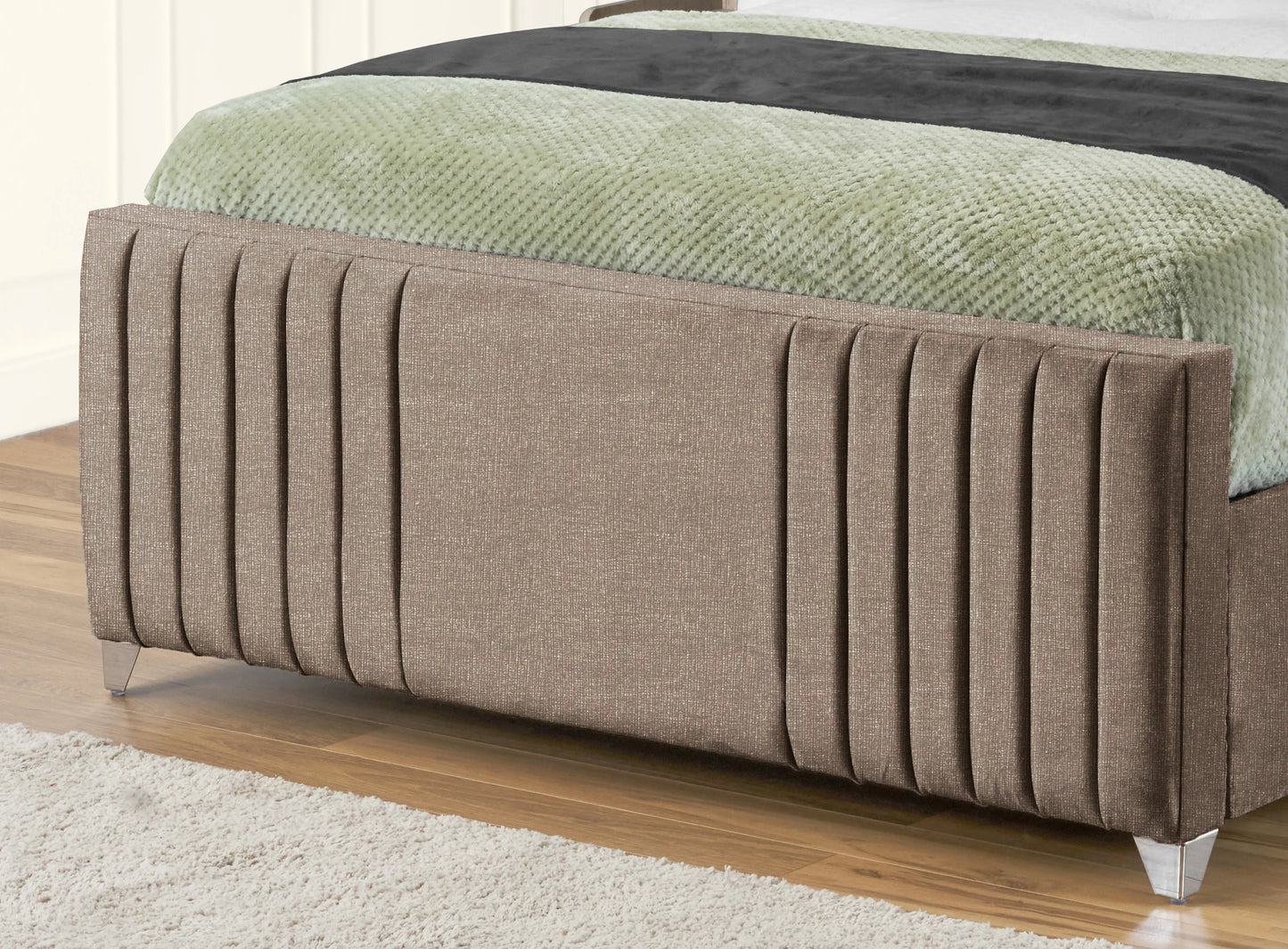 Elise lined winged Upholstered Bed