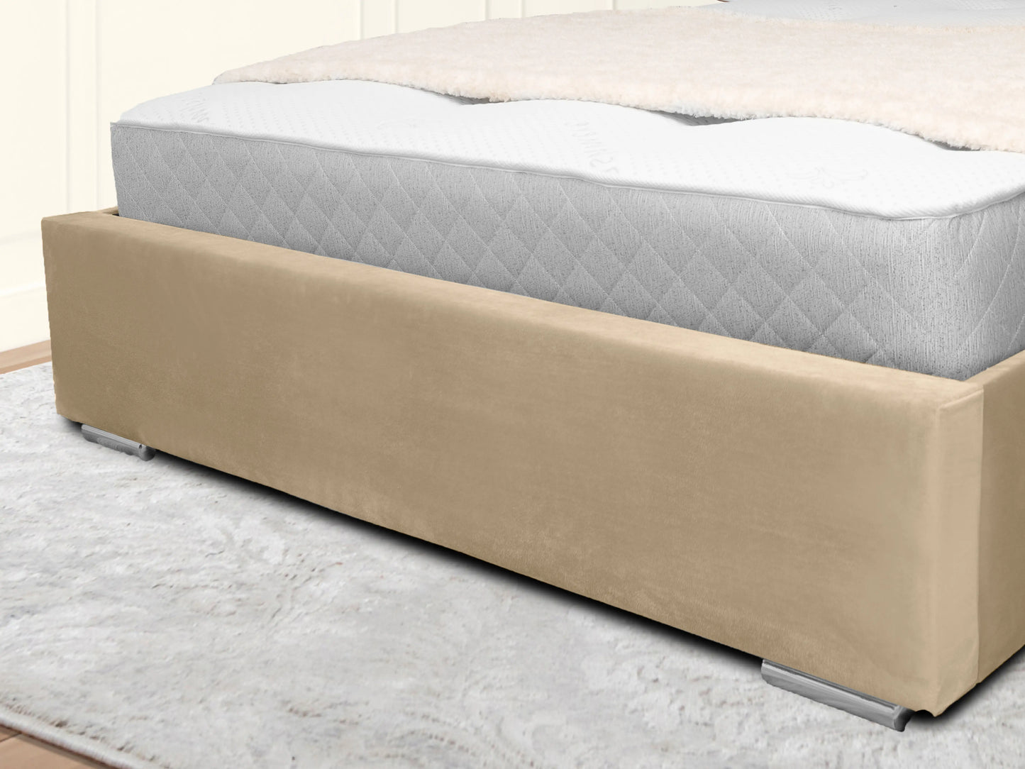 Middleton Winged Upholstered Bed