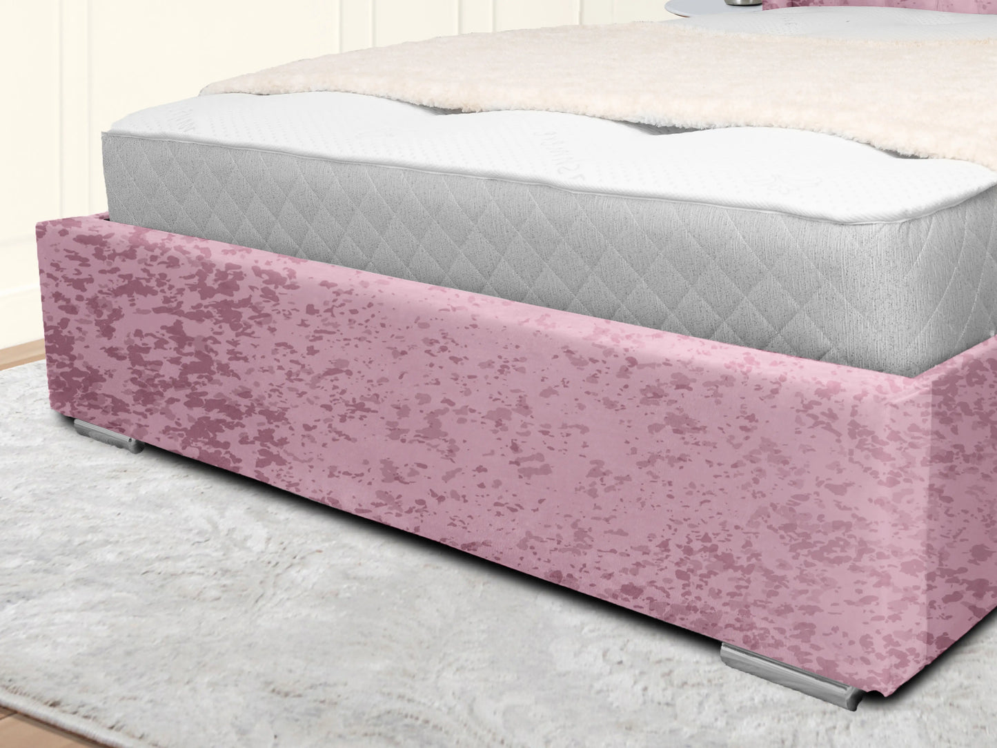 Middleton Winged Upholstered Bed