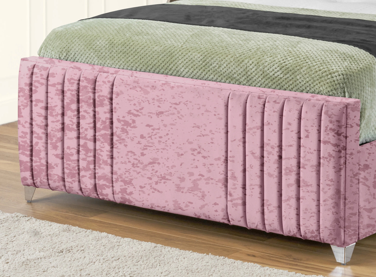 Elise lined winged Upholstered Bed