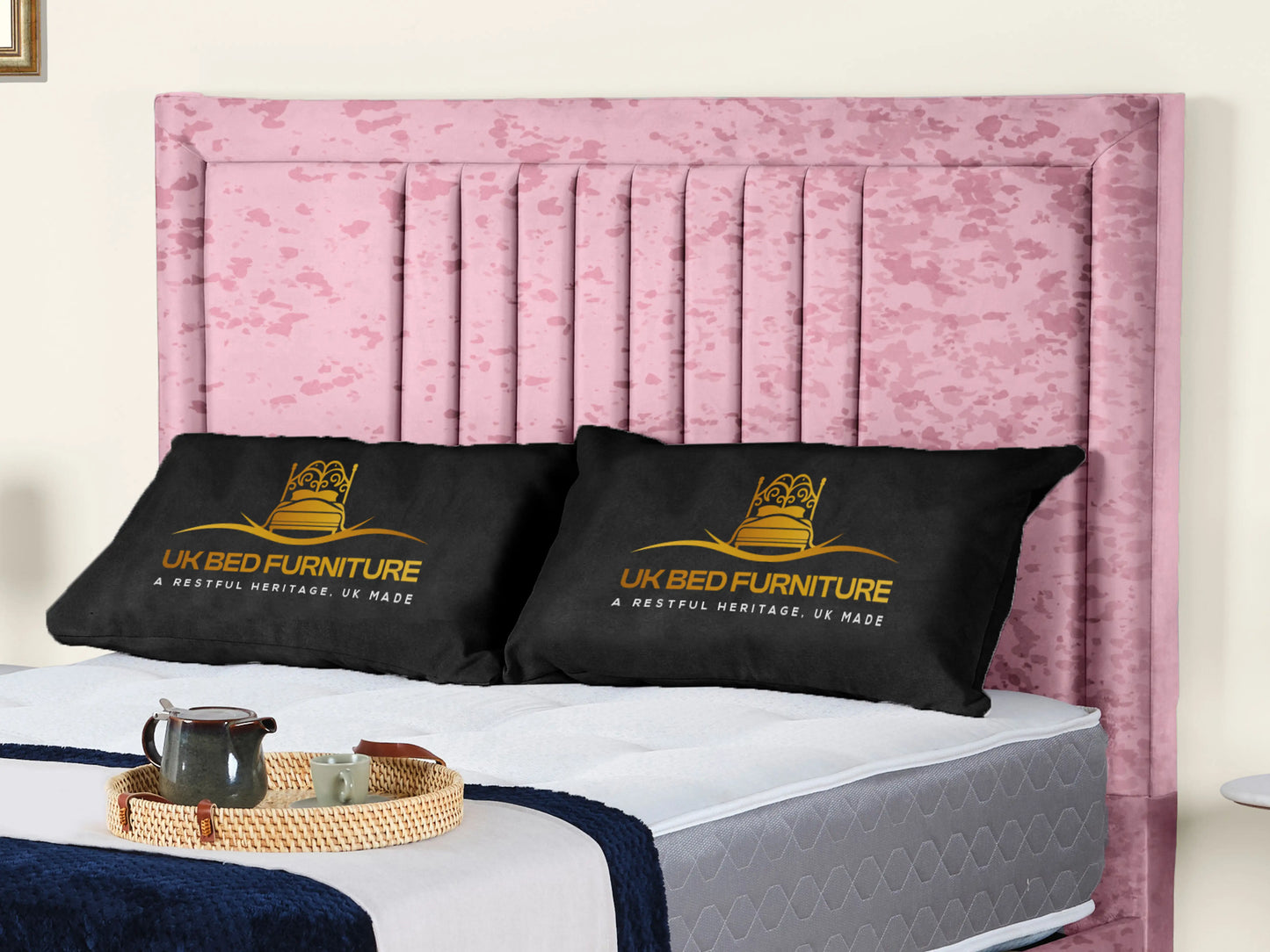 Cannas upholstered bed